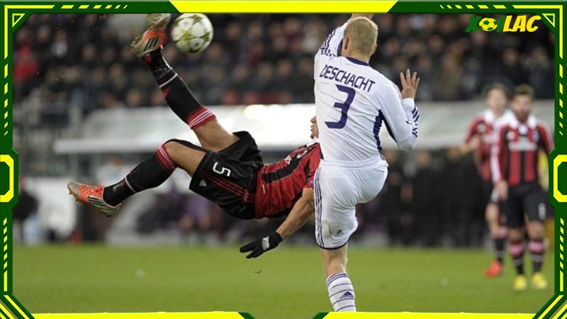 Cú xe đạp chổng ngược của Philippe Mexes Cú xe đạp chổng ngược của Philippe Mexes